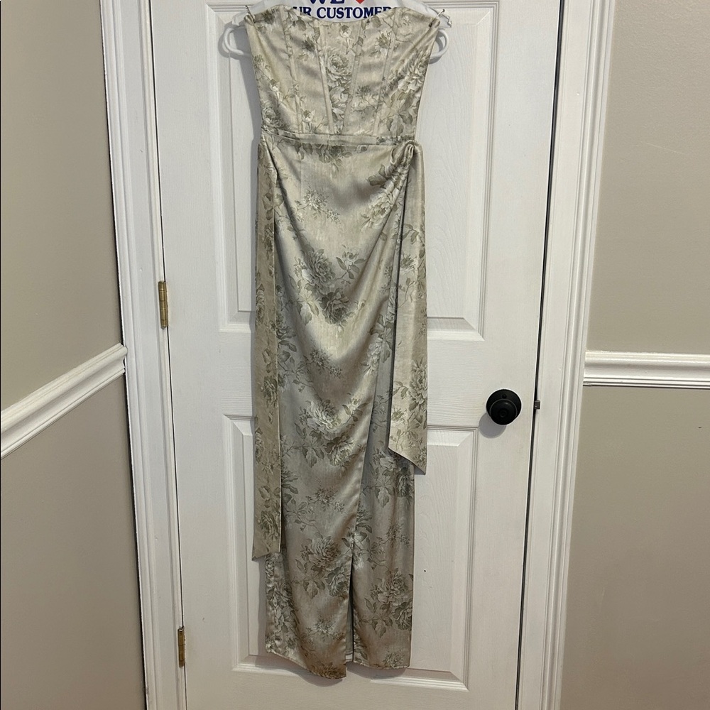 V. Chapman June Printed
Corset Front-Slit Satin Gown